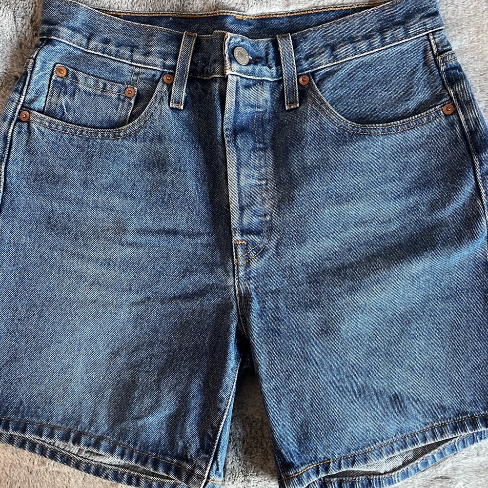 Levi's Women's 501 Mid Thigh Lightweight Shorts